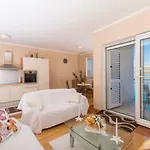 Apartman Luxury L&a