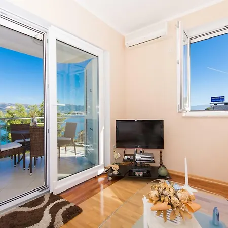 Luxury L&a アパート トロギール